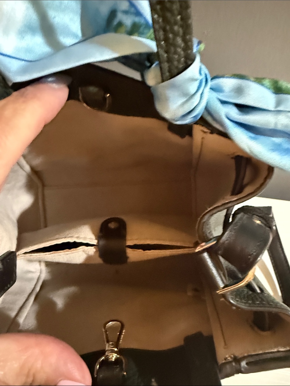 Kate Spade Lane Small Satchel w/ matching wallet. Includes scarf. - Picture 7 of 7